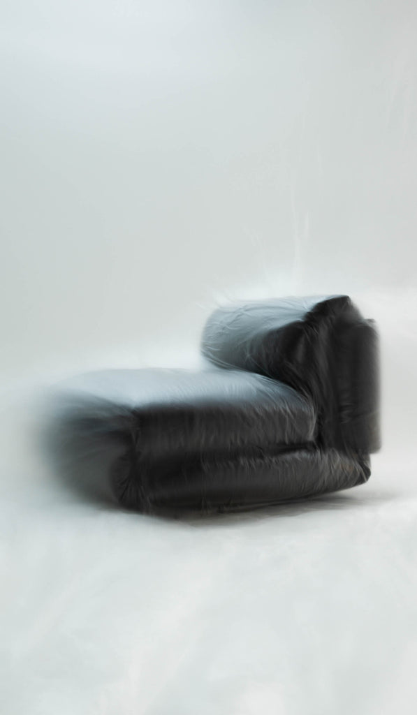 Estudio Persona Abrazo Chair