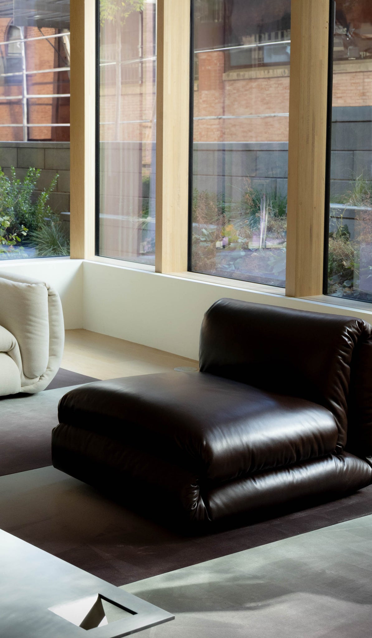 Estudio Persona Abrazo Chair