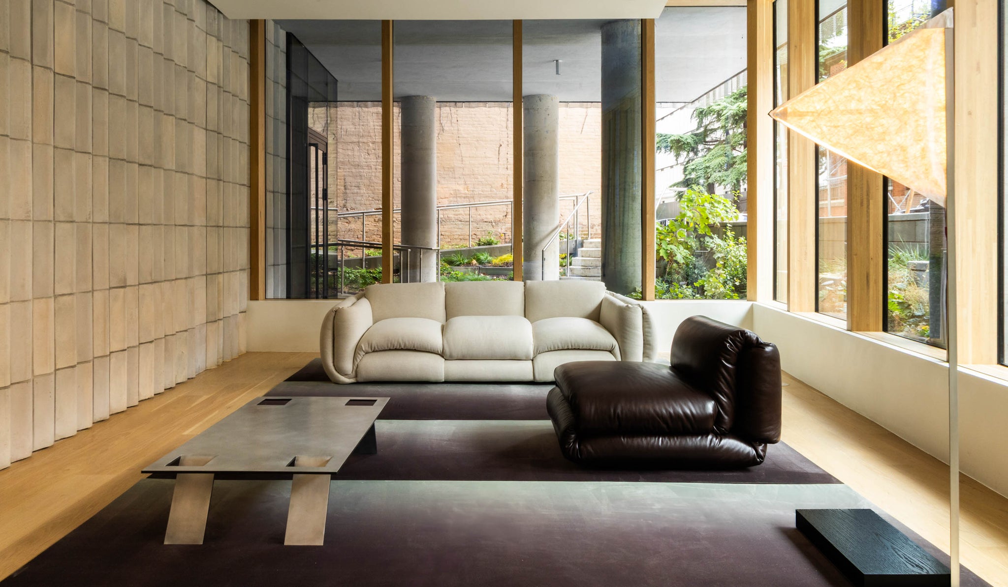 Estudio Persona Abrazo Sofa