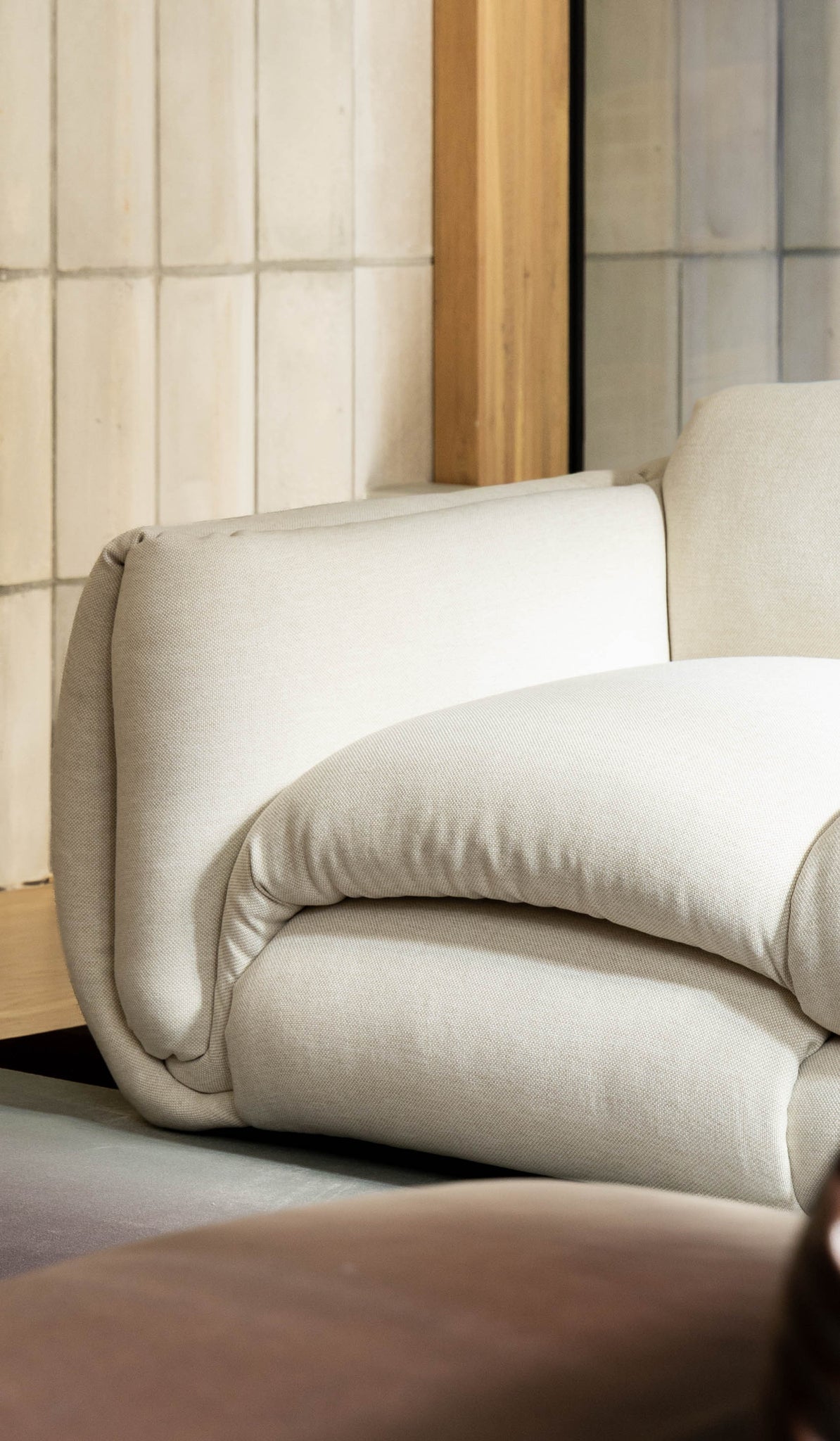 Estudio Persona Abrazo Sofa