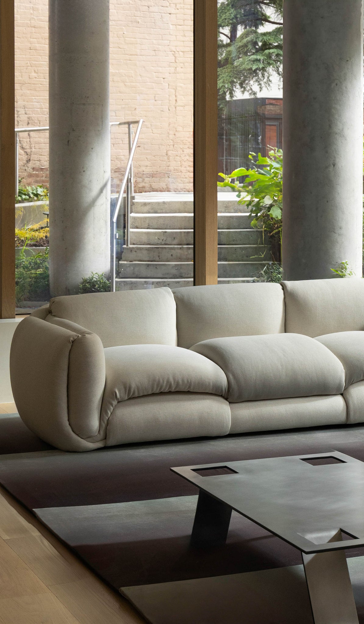 Estudio Persona Abrazo Sofa