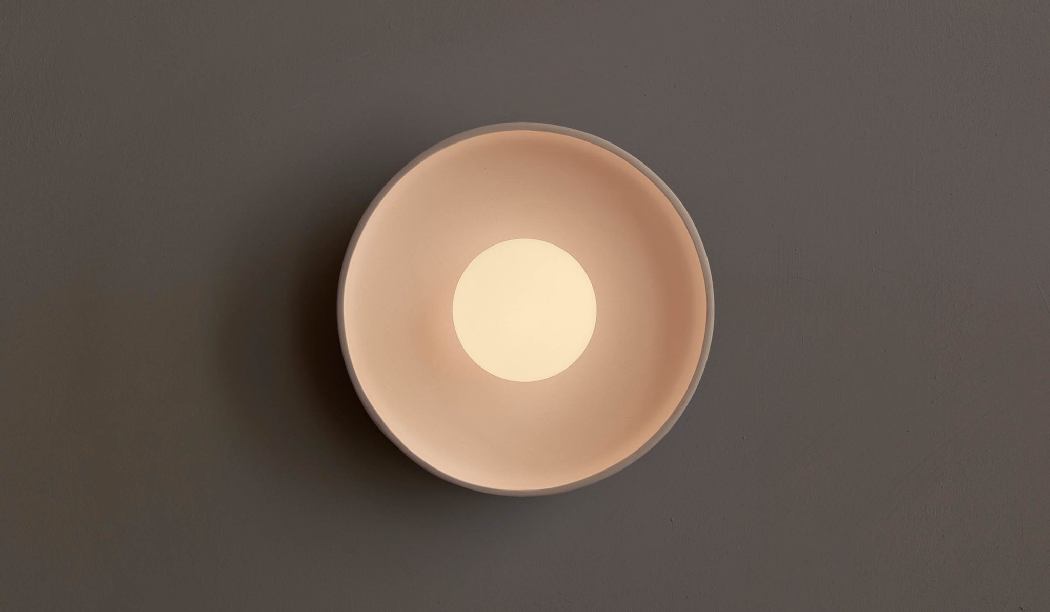 In Common With White Ceramic Disc Surface Mount