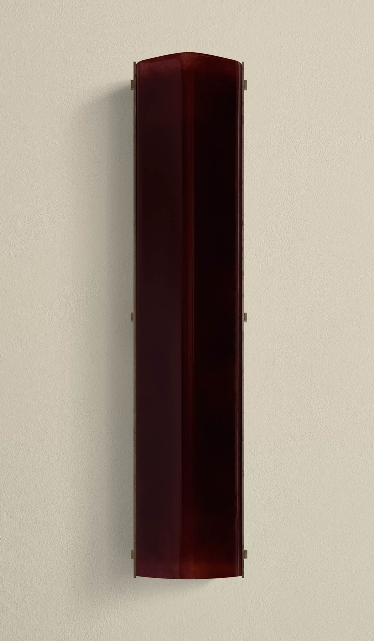 In Common With Medium Verso Surface Mount