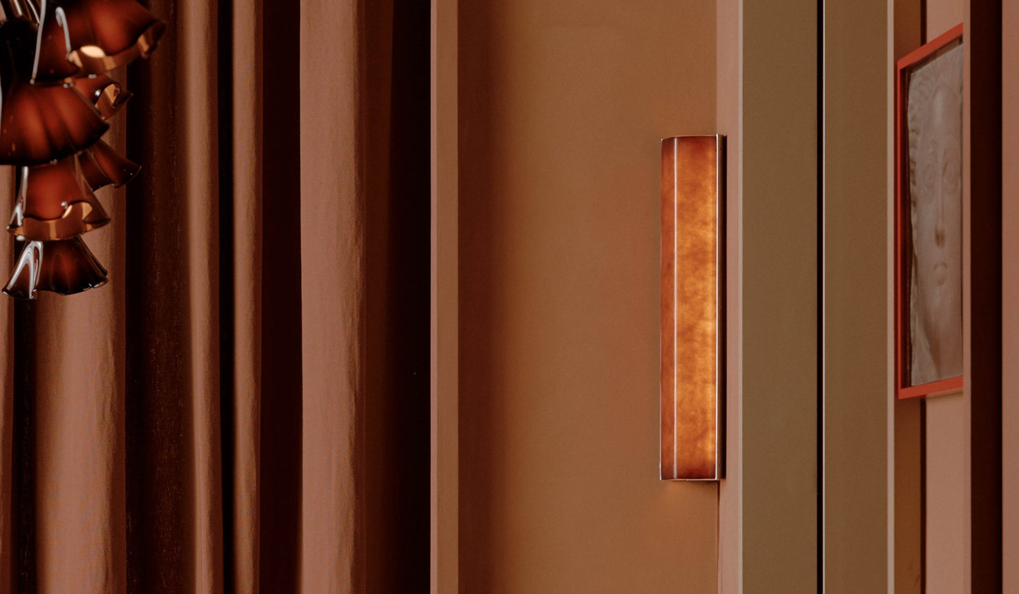 In Common With Medium Verso Surface Mount