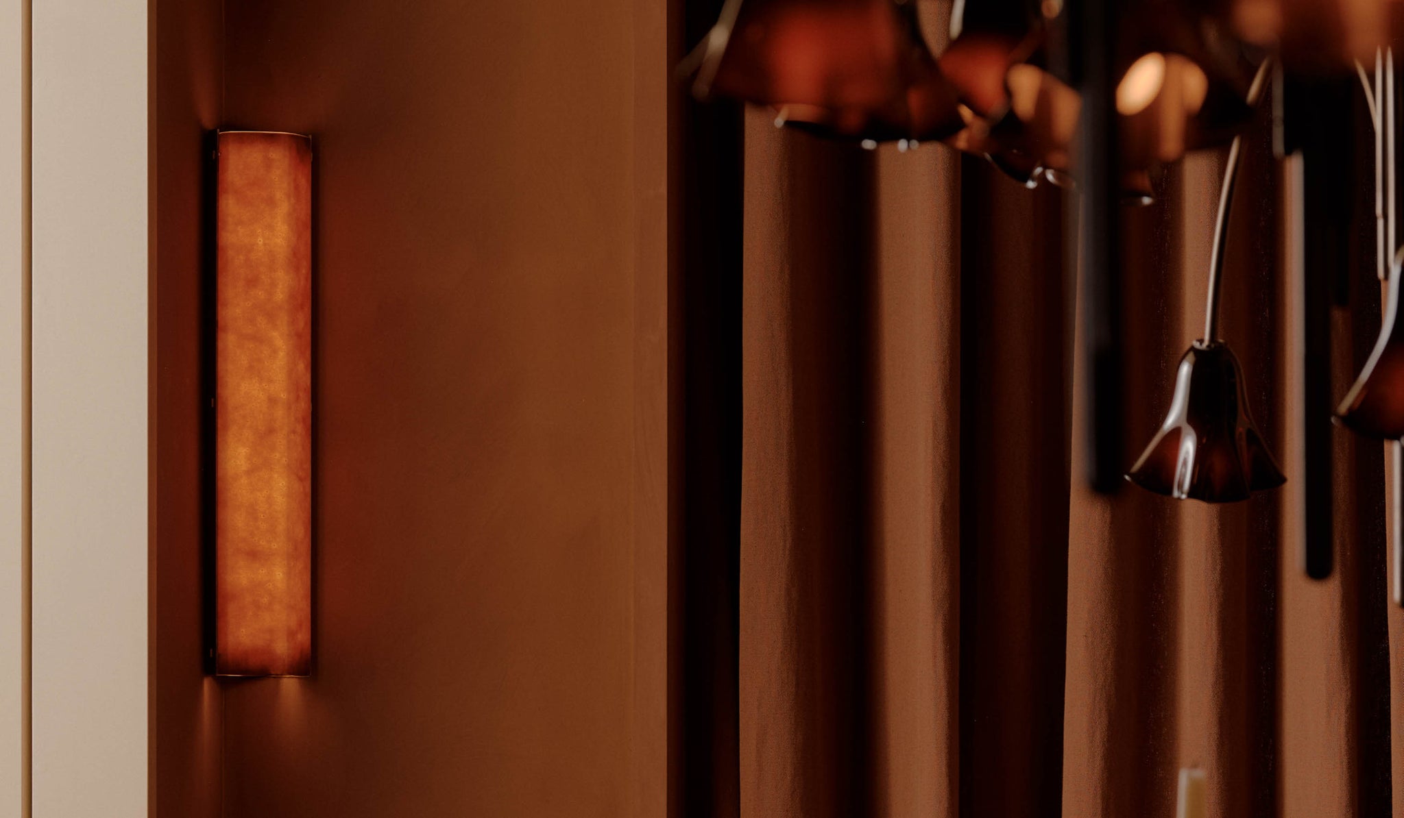 In Common With Medium Verso Surface Mount