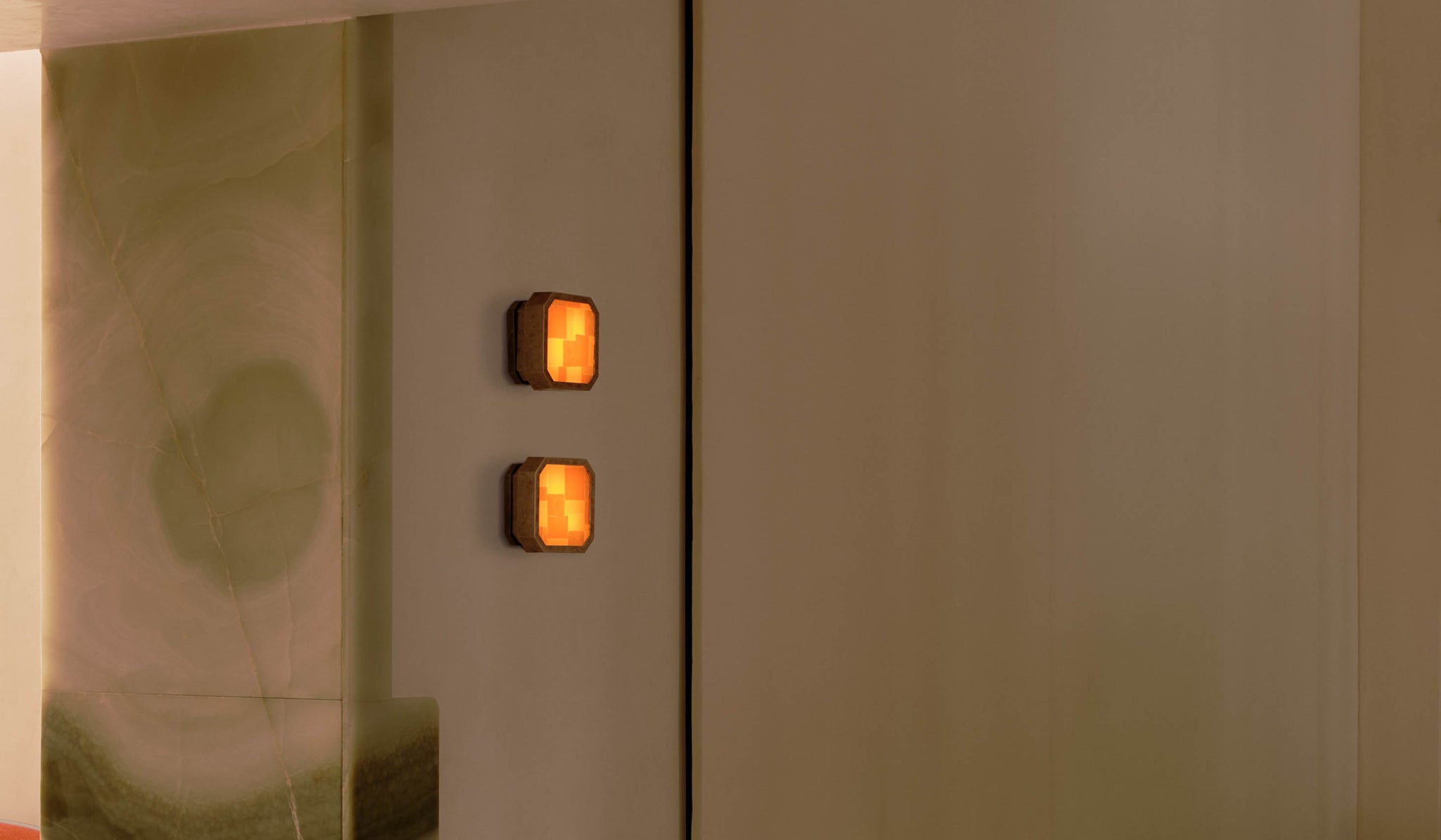 In Common With Small Strata Surface Mount