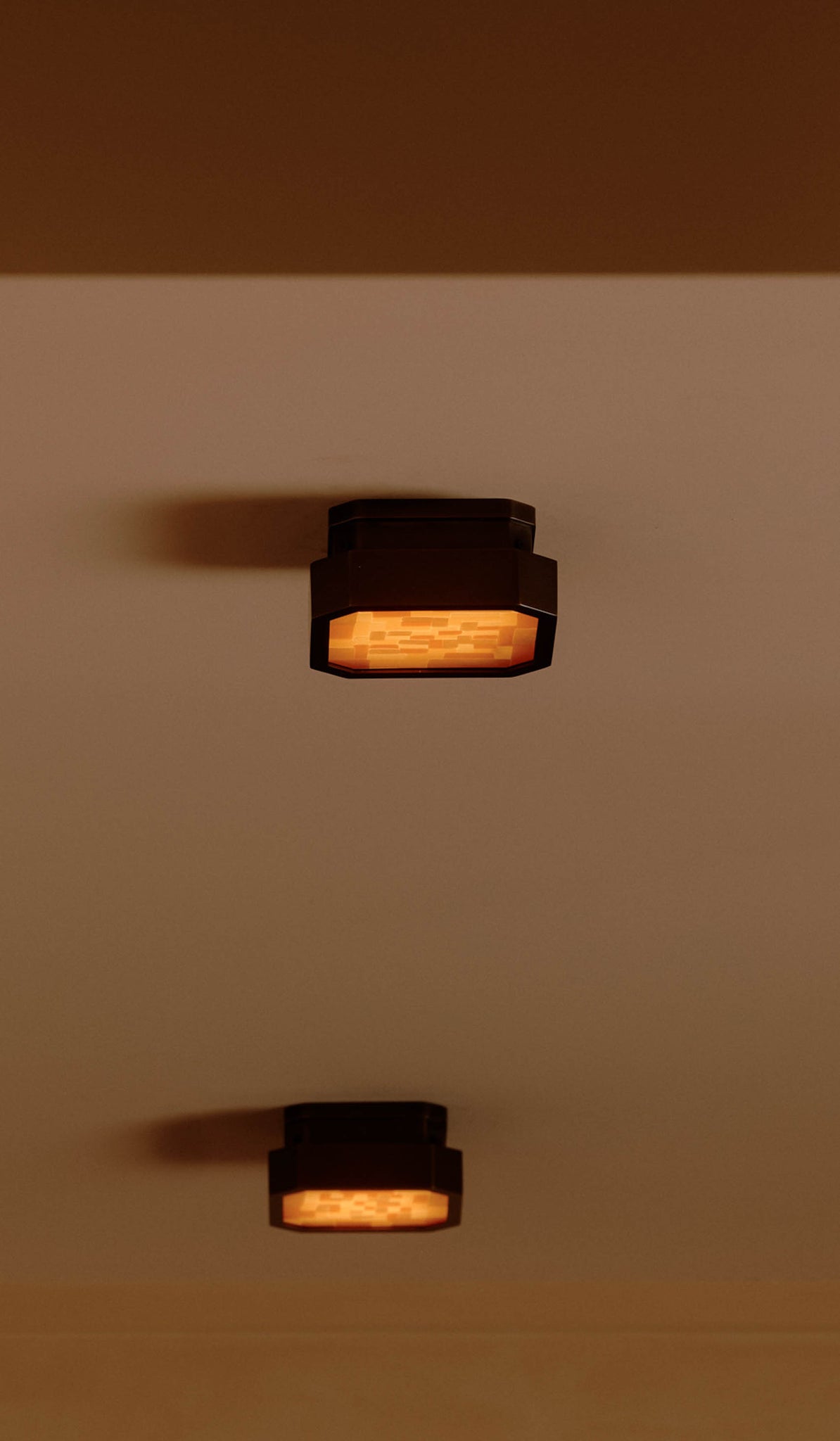 In Common With Small Strata Surface Mount