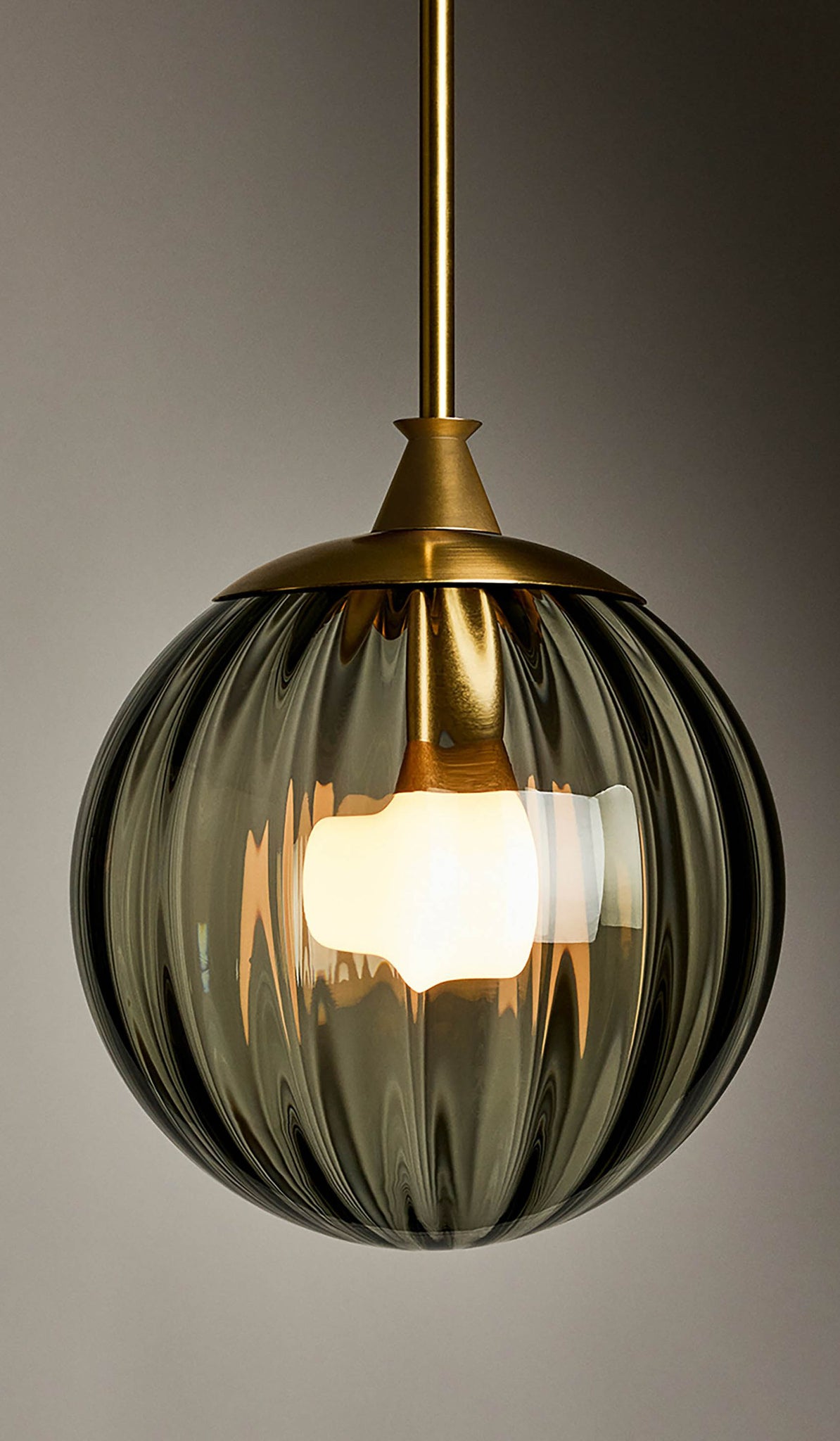 Roll & Hill The R&H Globe 02 Pendant