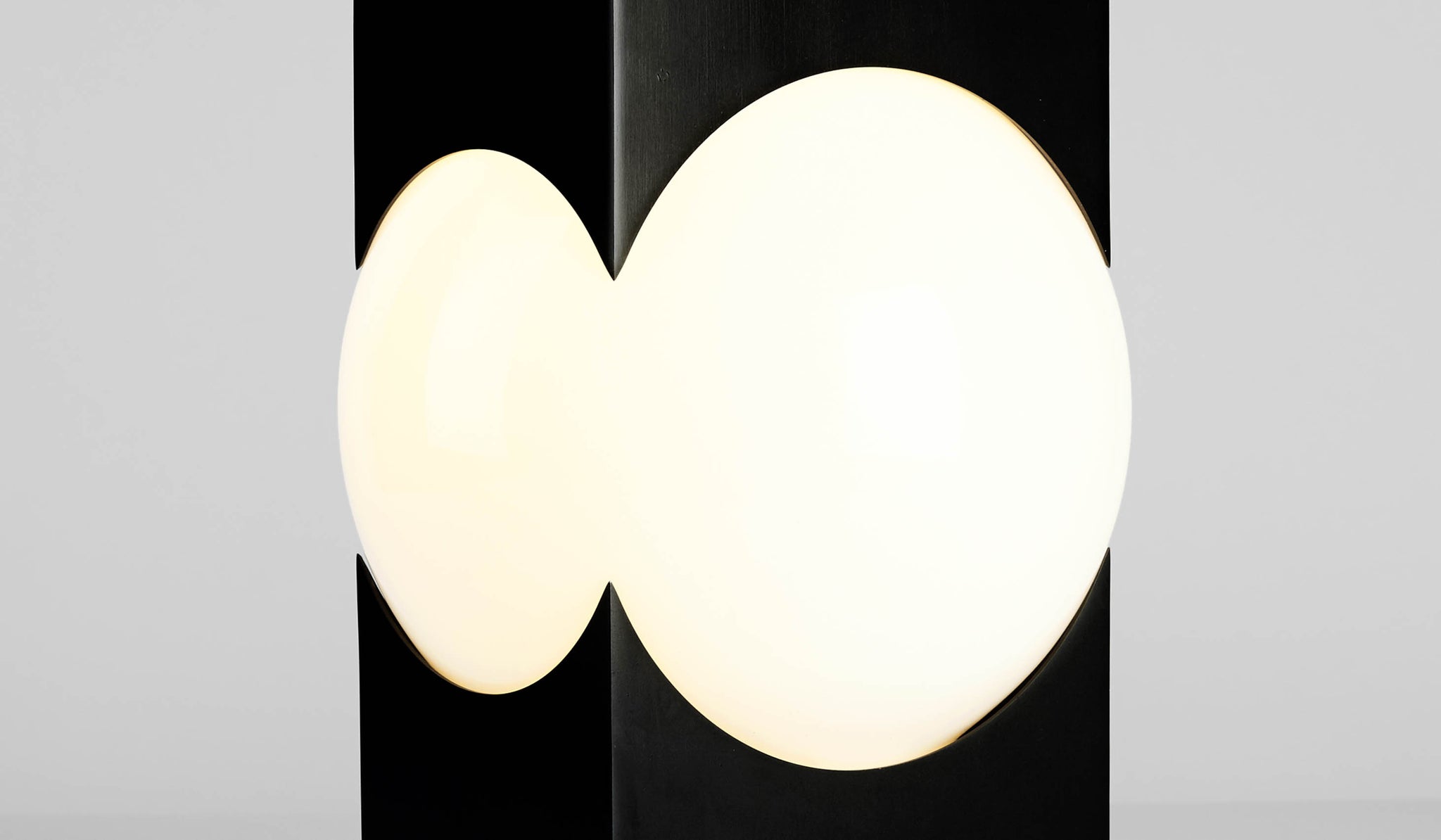 Roll & Hill Atlas 02 Table Lamp