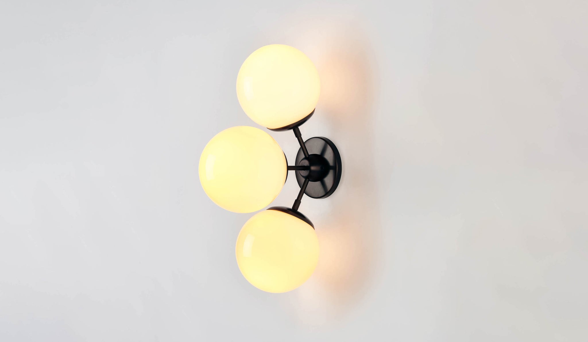 Roll & Hill Modo 3 Globe Sconce